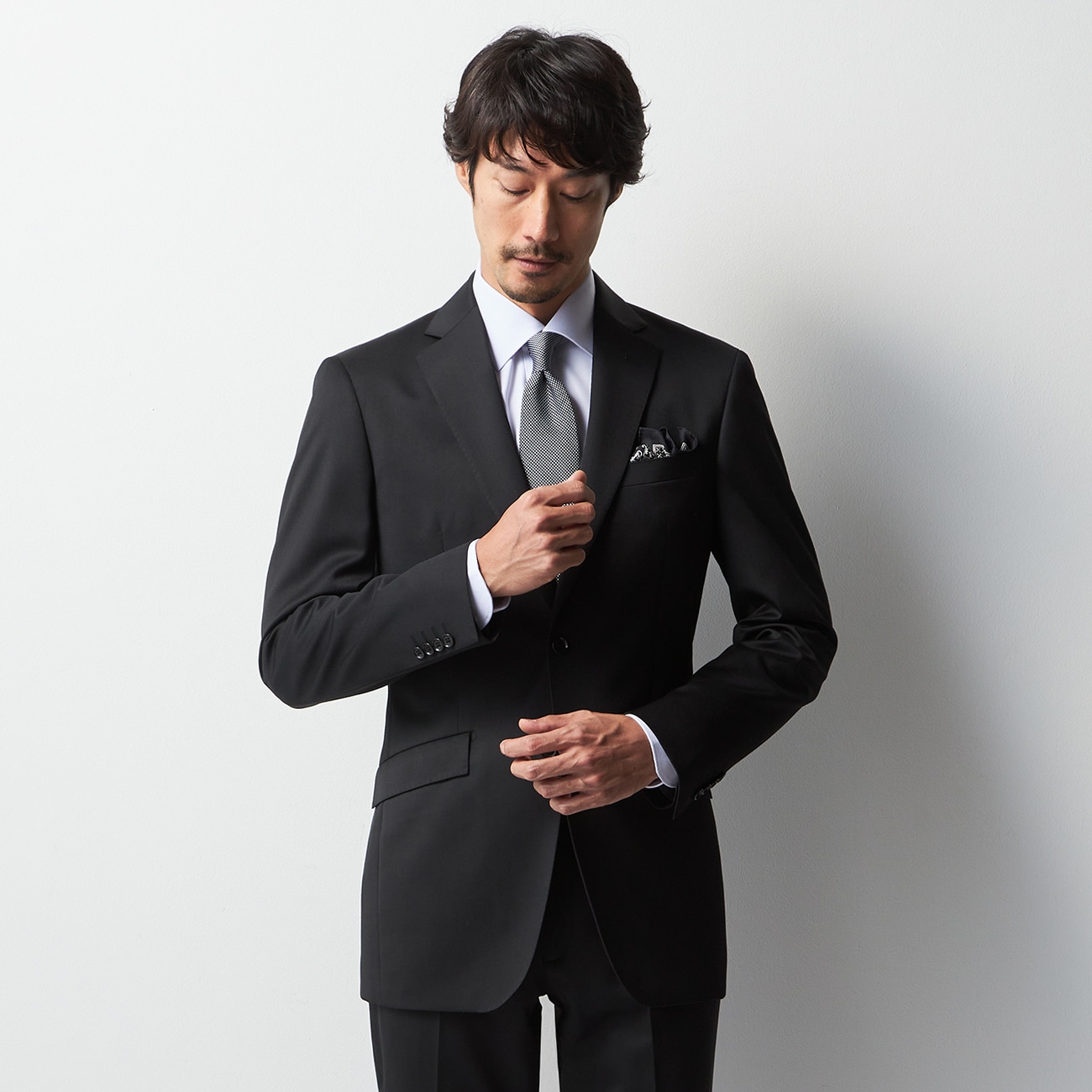 ウールブレンドスーツ アジャスター付き ベネシャン 2つボタン