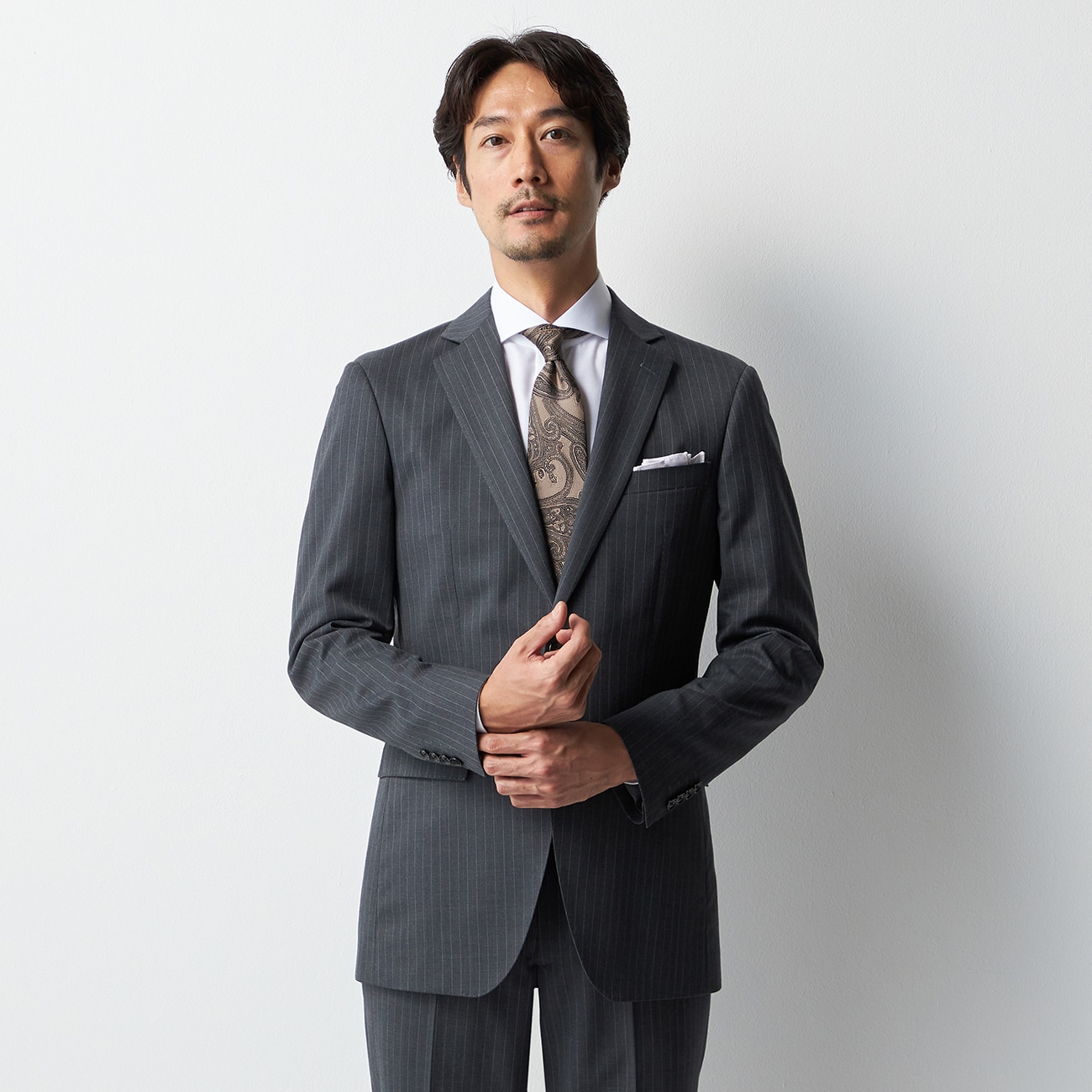 ウールブレンドスーツ アジャスター付き ストライプ 2つボタン