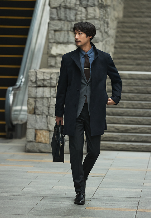 ウールスタンドカラーコートのジャケパンスタイル