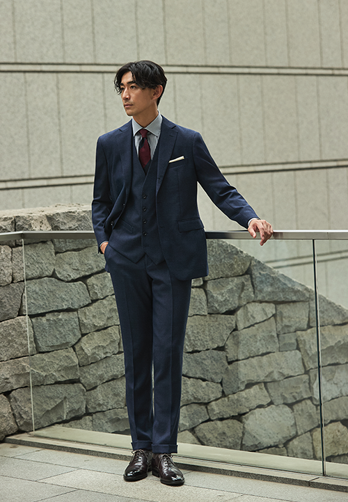 ミルド素材の紺無地セットアップスーツ