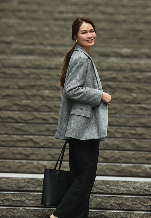 グレーのウール混ジャケット