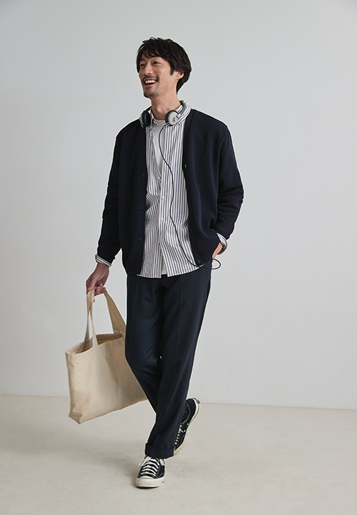 ジャケパンスーツのカジュアルコーデ