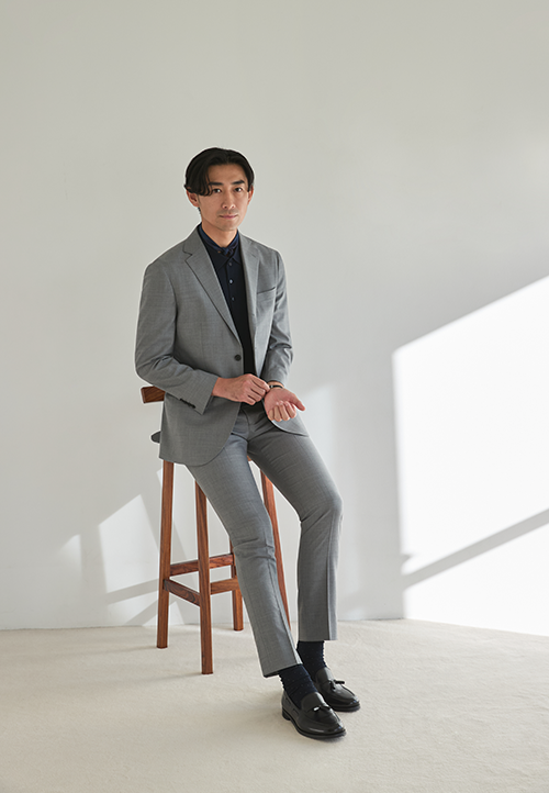 LUXE 120'sグレー無地のセットアップスーツ