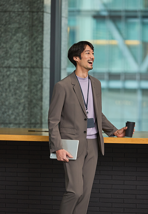 THE THIRD SUITS®ベージュのセットアップスーツ