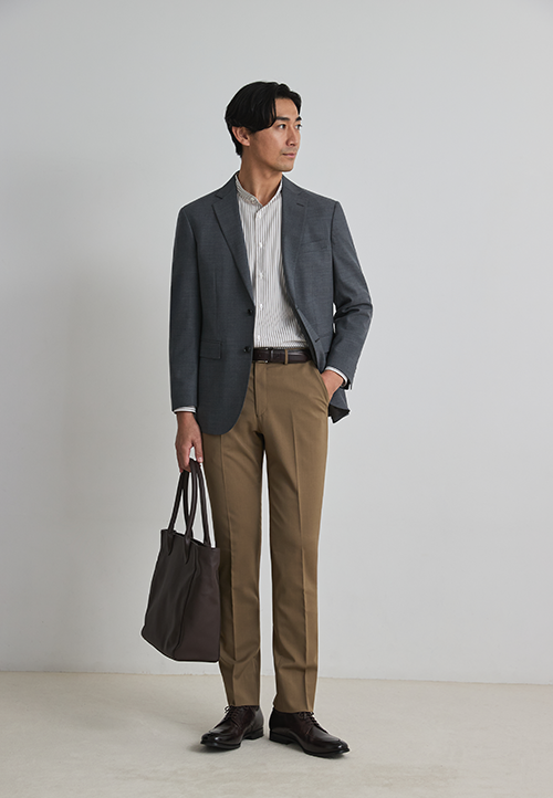 上下色を変えたセットアップスーツ