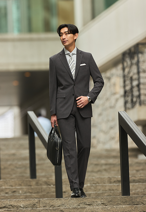 夏の通気性抜群ライトグレースーツ