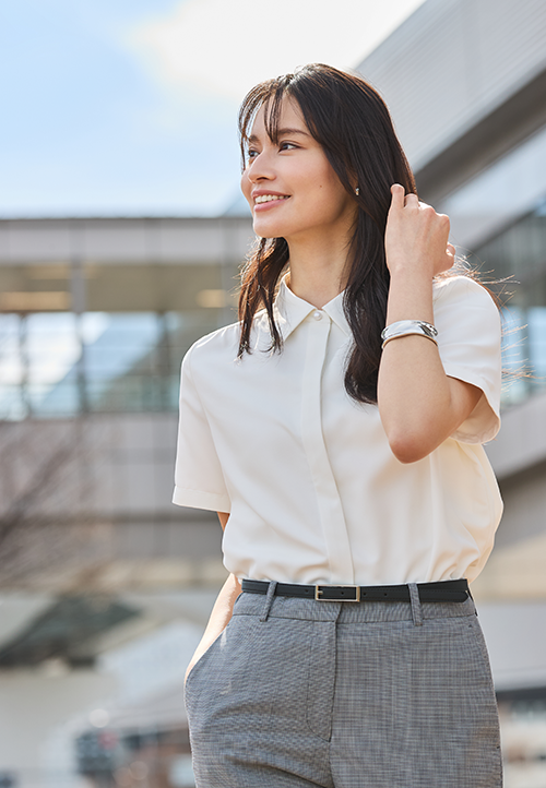 レギュラーカラーのシャツ