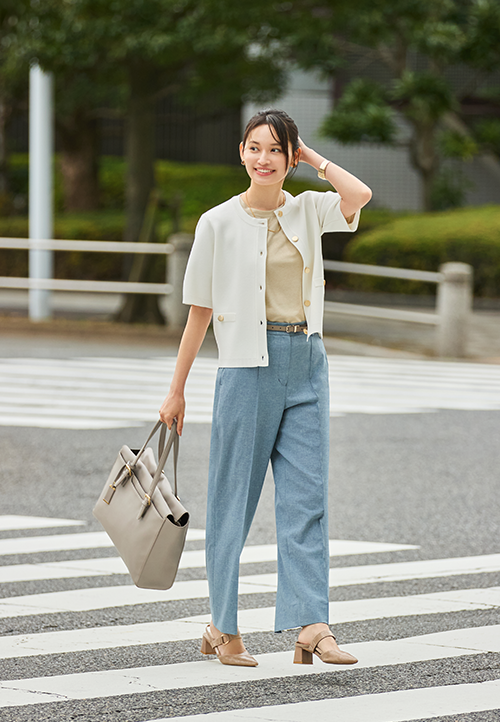 ニットジャケットの夏スタイル