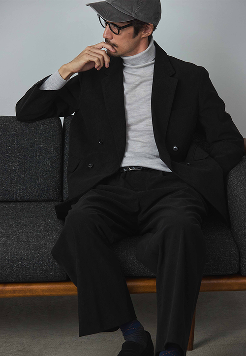 黒の無地のコーデュロイTHE THIRD SUITS®