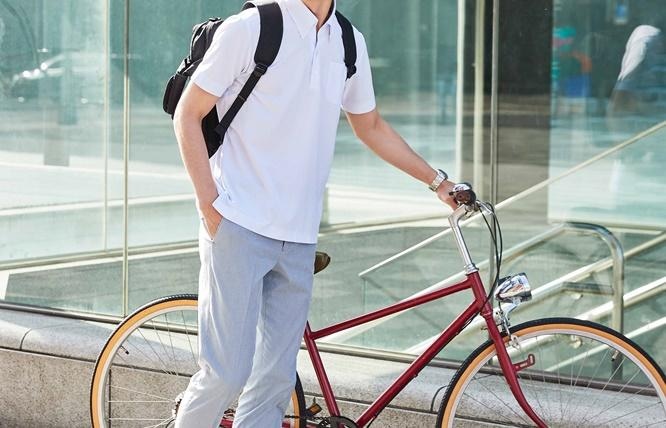 男性は夏のオフィスカジュアルに何を着る？20代～40代など幅広い年代で活用できるコーデを紹介