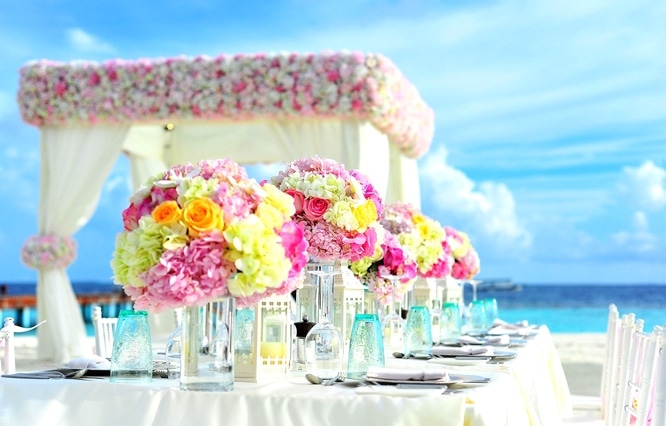 夏に行われる結婚式に参列する男性の服装マナー Orihica