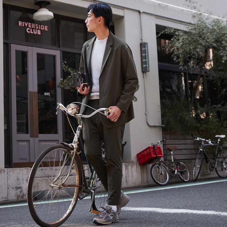 [アウトレット]THE 3rd SUITS 洗えるストレッチ カーキ無地 