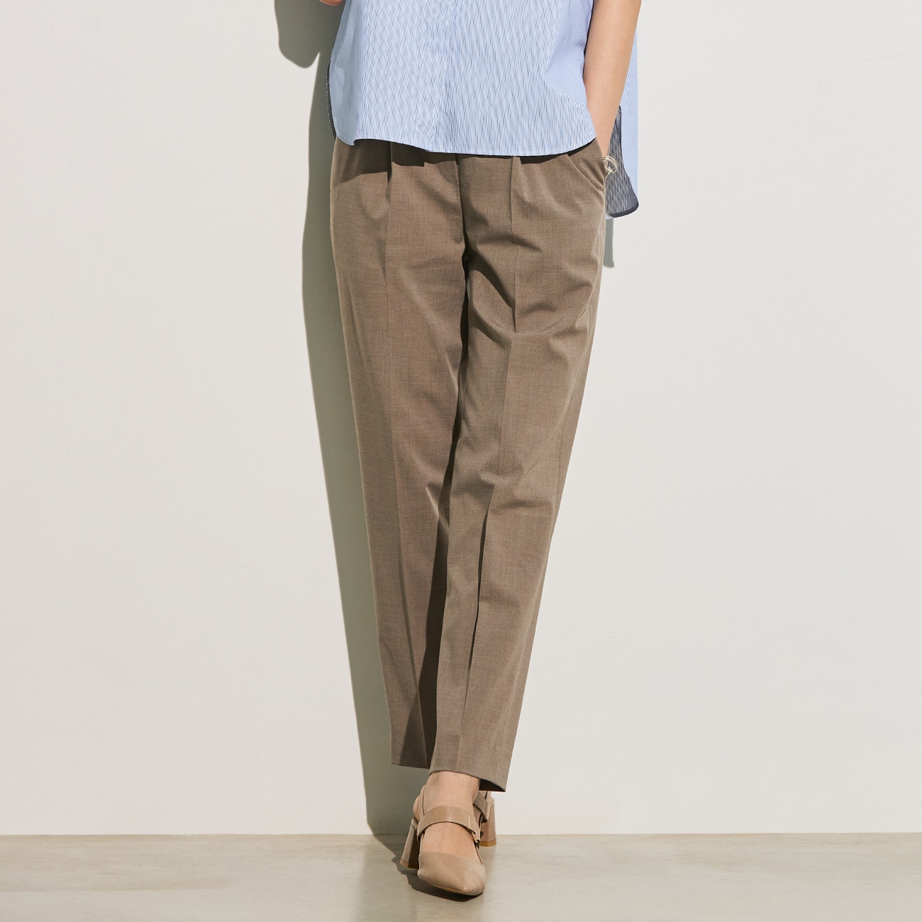 ORIHICAフラミンゴPANTS AIRY タックテーパード