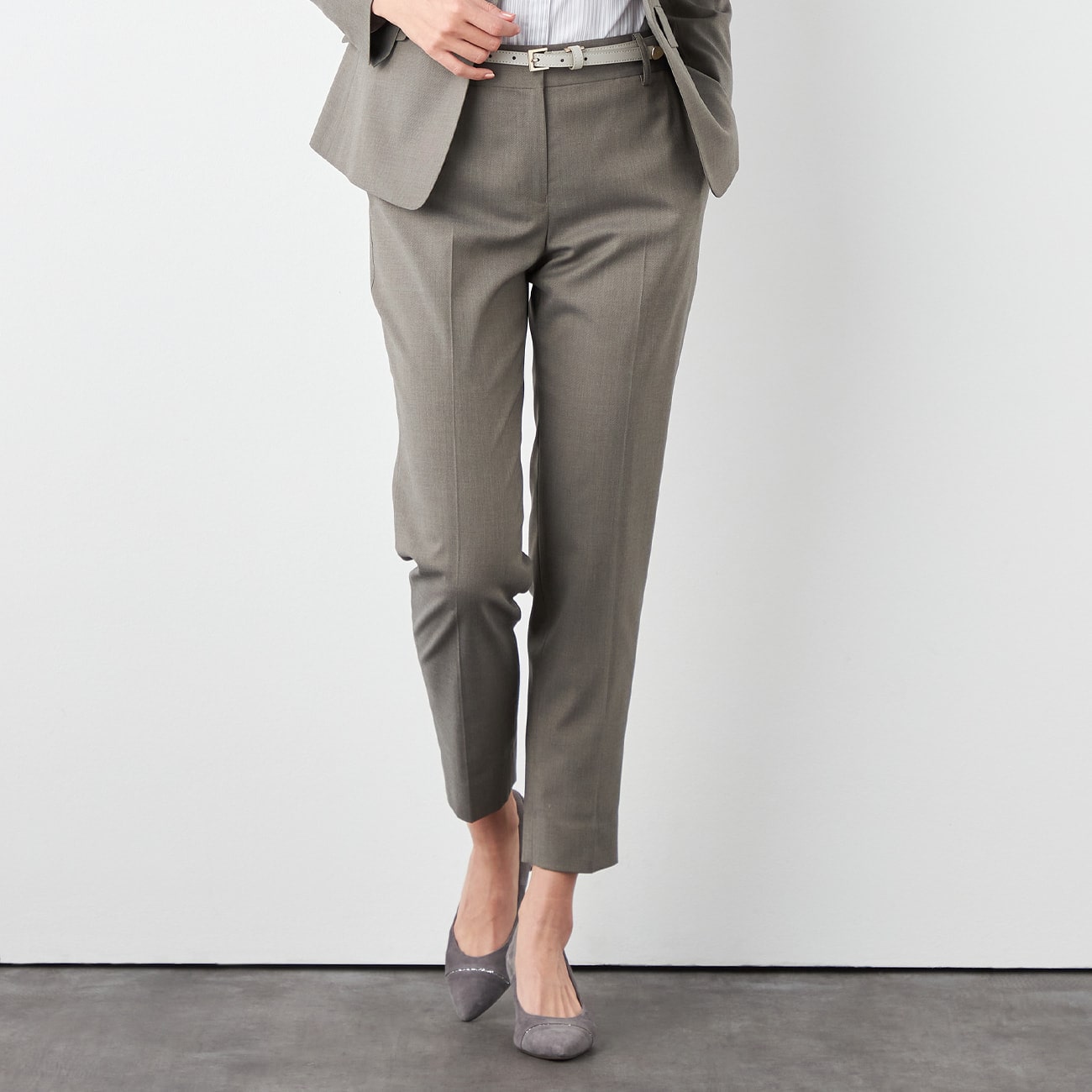 WEB限定サイズ展開あり】THE 3rd SUITS グレージュシャーク クロップドパンツ|O55_G231H945 ORIHICA 公式通販