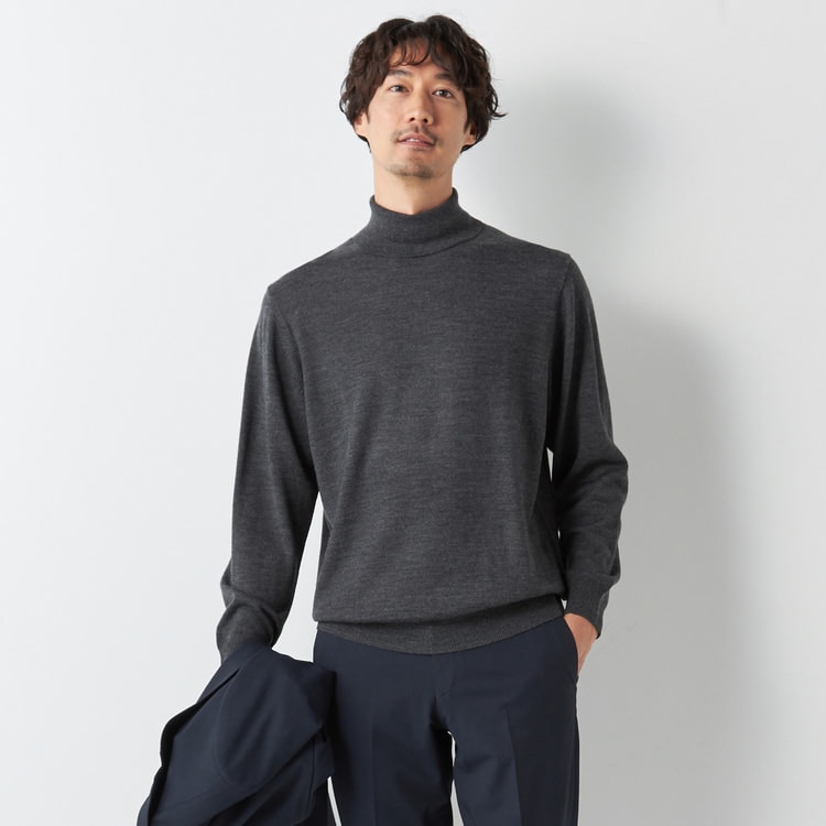 トラサルディ【L】タートルネックニット　薄手　日本製　人気　nnGOLFnnL 新品未使用 トラサルデイジーンズ 薄手タートルニット メンズ