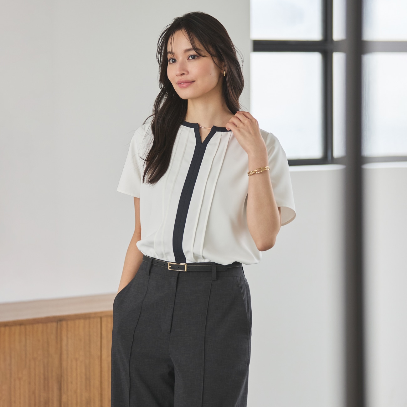 ＜CLASSY.ONLINE4月掲載アイテム＞《防透け・UVカット》ORIHICA美ラクるブラウス VEIL 配色バー付き