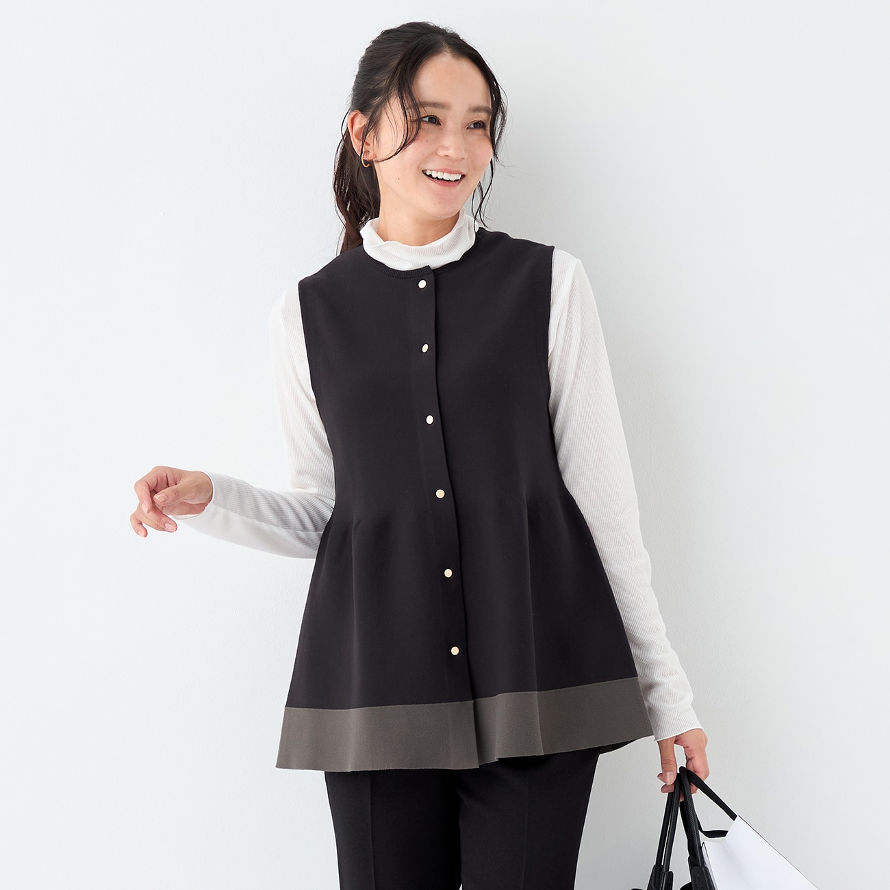 ORIHICA美ラクるニットCOMFY 金ボタンペプラムジレ
