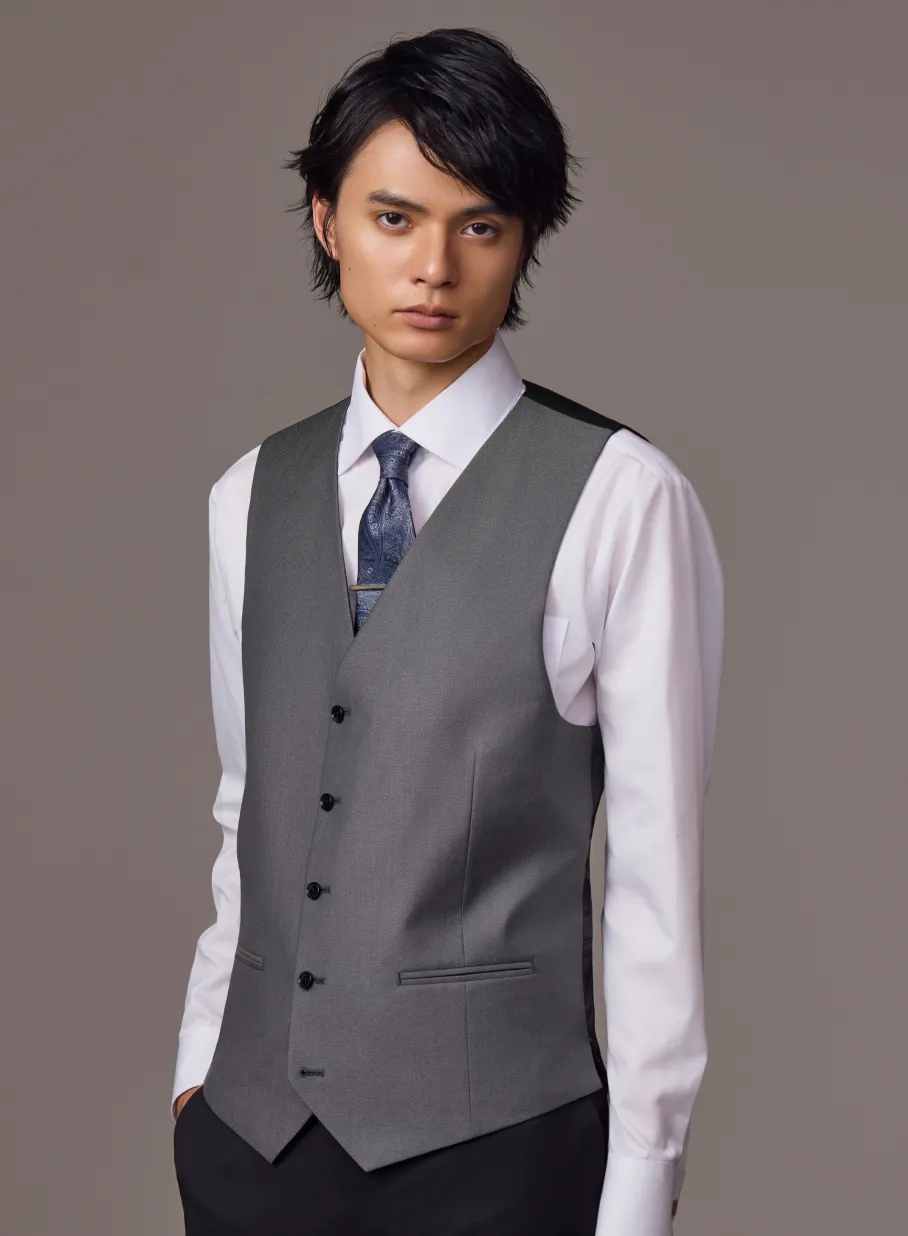 ブラックのウォッシャブルスーツ＋別売りのジレ