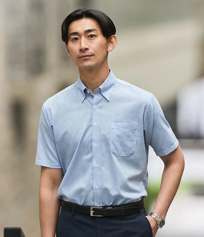 綿麻素材のワイシャツの着用写真