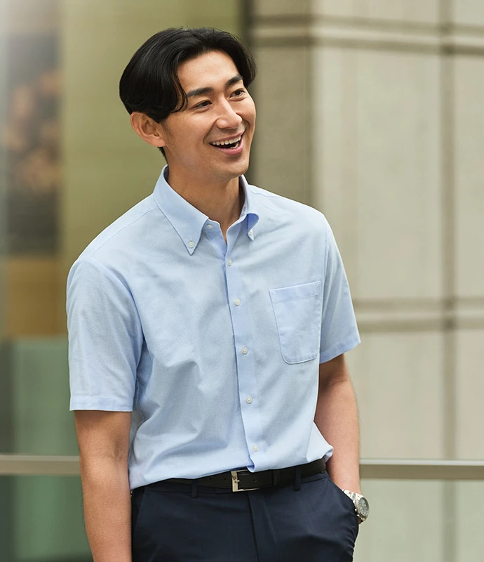 カラミ織り生地のワイシャツの着用写真