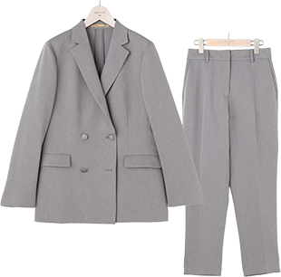 ダブルジャケット×クロップドパンツ