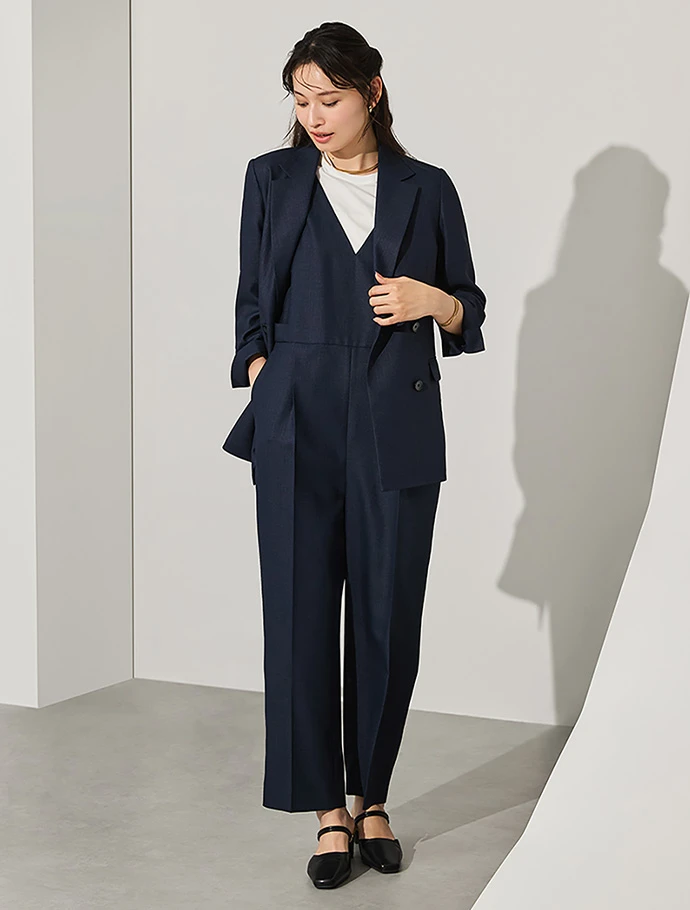 麻調素材のTHE THIRD SUITS®(ダブルジャケットとオールインワン)の着用写真