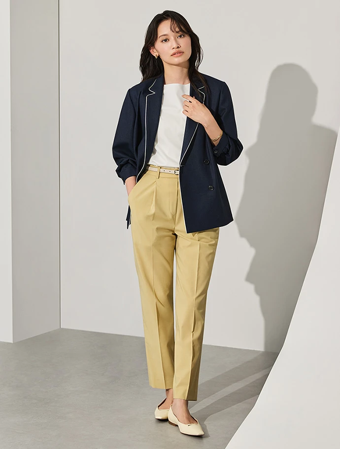 麻調素材のTHE THIRD SUITS®(シャツジャケット)の着用写真